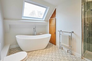 Shower, hair dryer, towels - Host & Stay | Dalton House (Whitby)