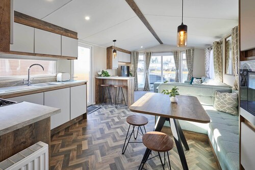 Host & Stay | Serenity