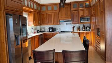 冰箱、微波炉、烤箱、炉灶