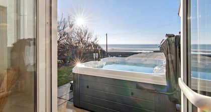 Swn Y Don - Modern Luxury Steps from Newgale Beach Bliss