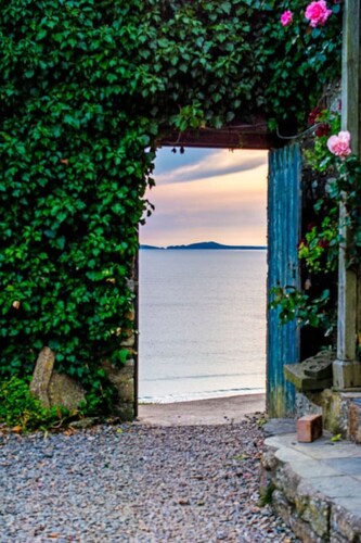 Swn Y Don - Modern Luxury Steps from Newgale Beach Bliss