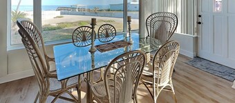 Pet-friendly Ormond Beach bungalow, newly updated and steps from the beach!