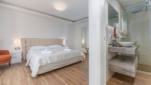 4 chambres, fer et planche à repasser, Wi-Fi, draps fournis