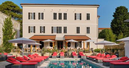 Dolphin Suites Hotel