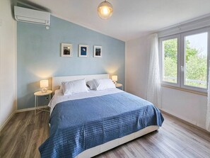 3 chambres, fer et planche à repasser, Wi-Fi, draps fournis