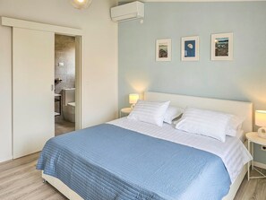 3 habitaciones, tabla de planchar con plancha, wifi y ropa de cama