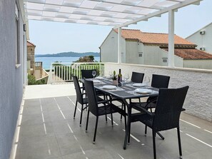 Outdoor dining - 3-Bedroom Holiday Apartment Val in Orebić – Your Perfect Getaway by the Sea (Orebic)