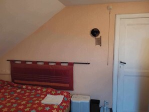 1 bedroom, desk, iron/ironing board, free WiFi