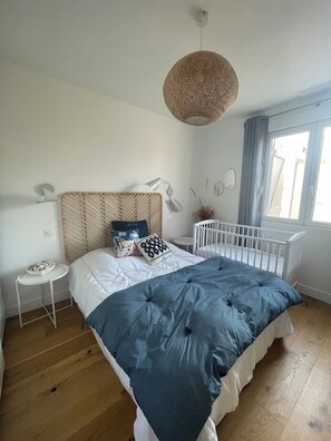 3 habitaciones, cuna de viaje, wifi y ropa de cama 