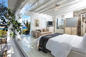 7 habitaciones, caja de seguridad en la habitación y escritorio 