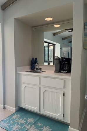 Interior - Palms and Paradise 3-bedroom 2-bath house with heated pool in serene Cape Coral. (Cape Coral)