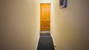 Unclassified image, 5 of 10, button - 2 Bedroom House - Sleeps 4 - Free Parking, Wifi (Leicester)