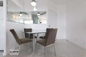 Dining - Comfortable apartment, complete infrastructure, Itacorubi, enjoy the beach and/or city! (Itacorubi Florianópolis)