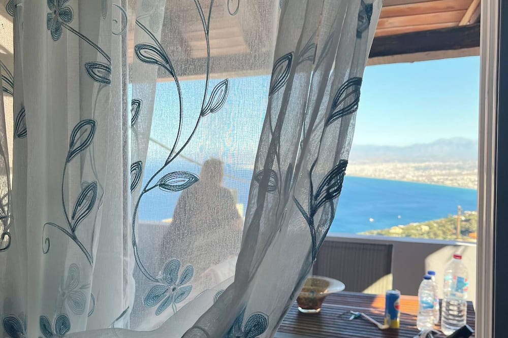 Charming Iraklio Apartment With Private Entrance and Breathtaking Views