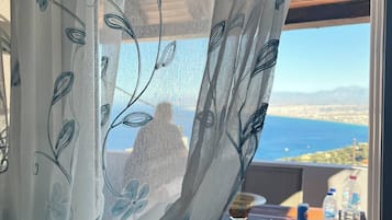 House, 2 Bedrooms, Smoking, Balcony | Interior