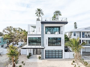 Exterior - Bayfront Luxury | Rooftop Spa, Resort Pool + Golf Cart (Anna Maria)