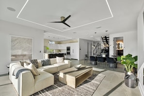 Smart TV, fireplace - Bayfront Luxury | Rooftop Spa, Resort Pool + Golf Cart (Anna Maria)