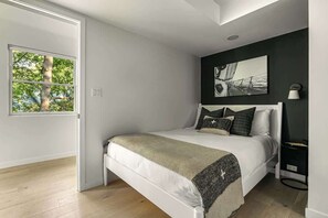 3 bedrooms, desk, iron/ironing board, WiFi