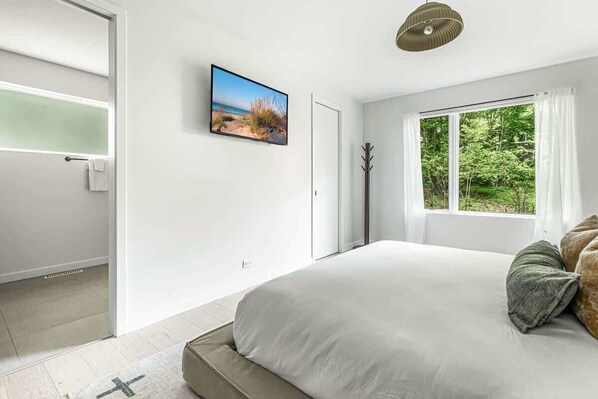 3 bedrooms, desk, iron/ironing board, WiFi