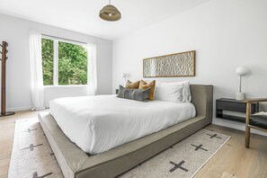 3 bedrooms, desk, iron/ironing board, WiFi