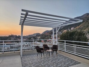 Executive lounge - Raina's BnB (Solan)
