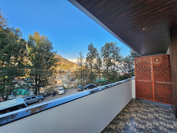 Premium Room, Balcony, Mountain View | Balcony - Raina's BnB (Solan)
