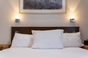 1 Schlafzimmer, Schreibtisch, Bügeleisen/Bügelbrett, Reisekinderbett