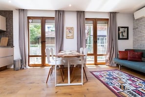 Smart TV, libri, impianto stereo
