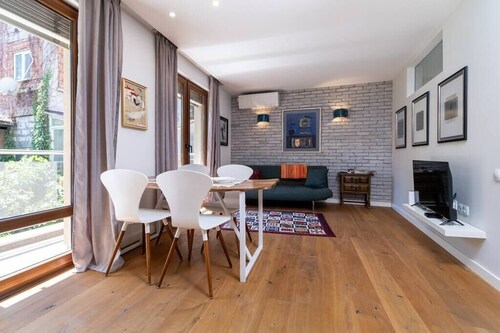 Central 1-bedroom Apartment