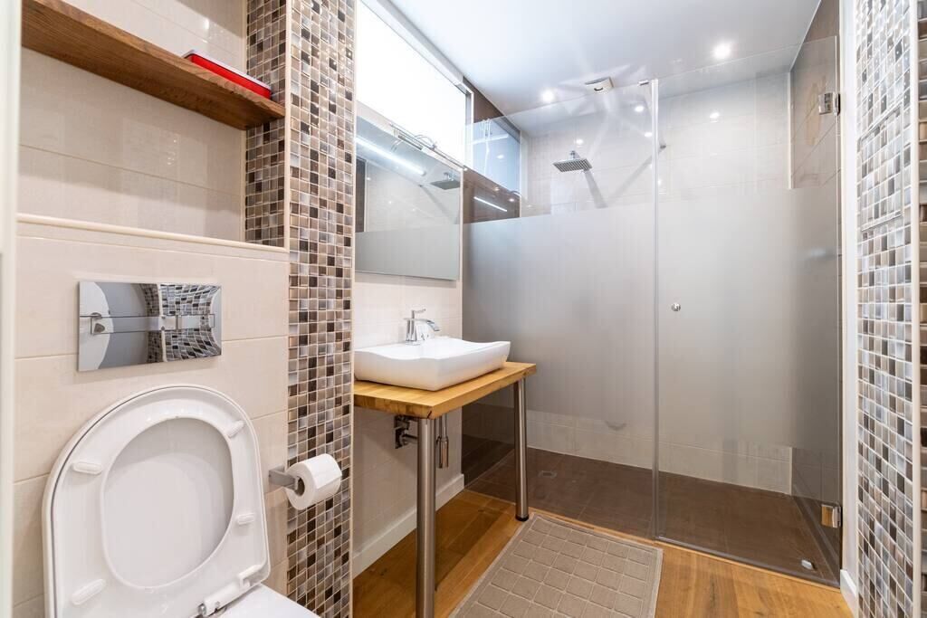 Free toiletries, hair dryer, towels