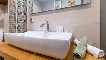 Hårtork och handdukar