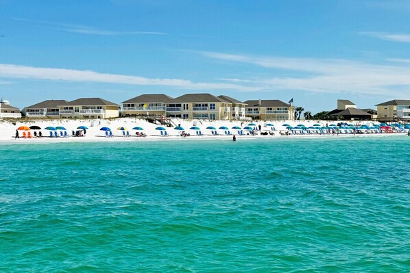 Una playa cerca