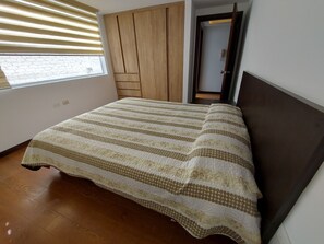 3 quartos, ferros/tábuas de passar roupa, Wi-Fi, roupa de cama