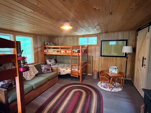 4 bedrooms, free WiFi, bed sheets