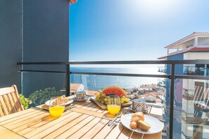 Unclassified image, 4 of 41, button