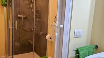 Dusche, Haartrockner, Bidet