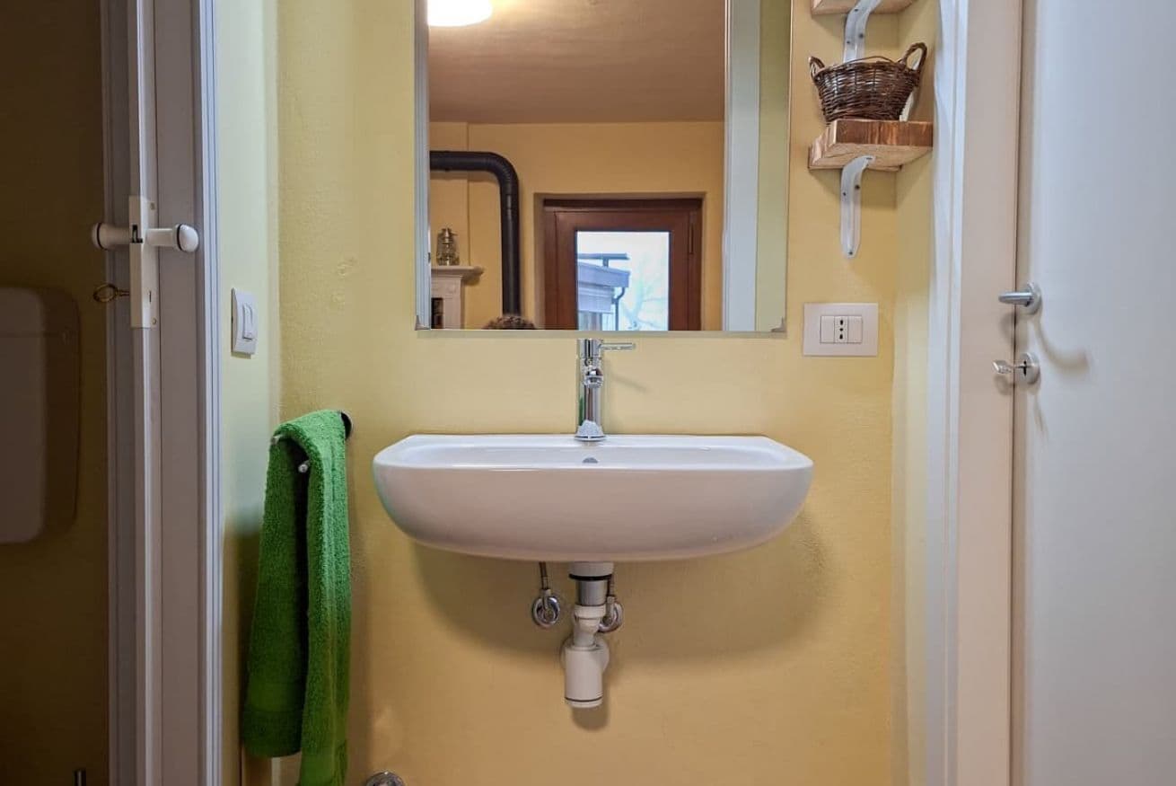 Douche, sèche-cheveux, bidet, shampoing