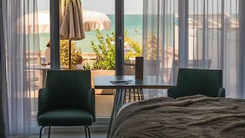 In-room safe, soundproofing, iron/ironing board, free WiFi