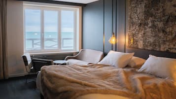 Camera Superior con letto matrimoniale o 2 letti singoli, vista mare | Una cassaforte in camera, insonorizzazione, ferro/asse da stiro