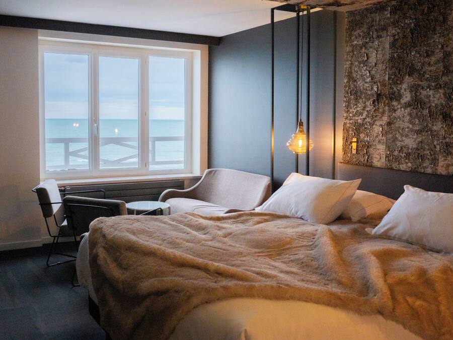 Superior Double or Twin Room, Sea View | Minibar, in-room safe, soundproofing, iron/ironing board