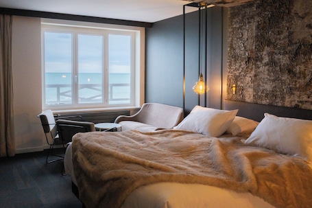 Superior Double or Twin Room, Sea View | Minibar, in-room safe, soundproofing, iron/ironing board. Hôtel Atlantic