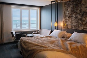 Superior Double or Twin Room, Sea View | Minibar, in-room safe, soundproofing, iron/ironing board (on request)