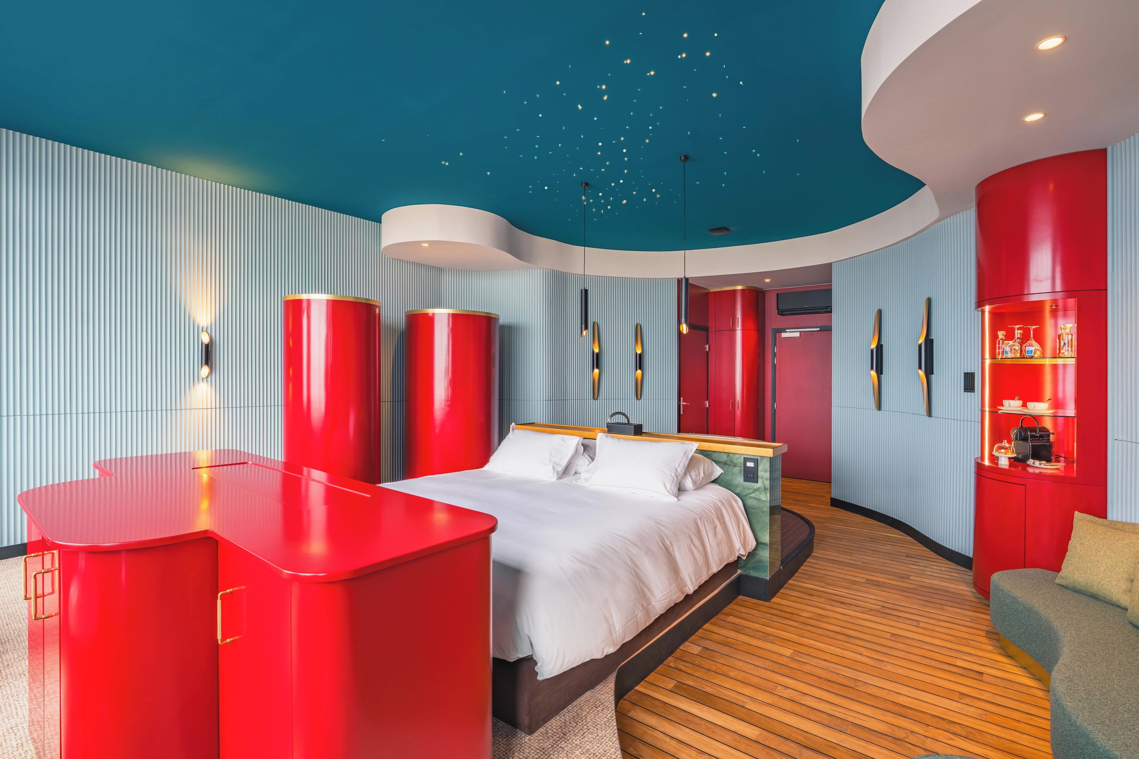 Suite Executive, vista mare | Una cassaforte in camera, insonorizzazione, ferro/asse da stiro