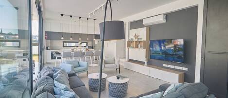 Villa, 3 habitaciones, alberca privada, vista al jardín | Sala de estar
