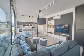 Villa, 3 Bedrooms, Private Pool, Garden View | Living room
