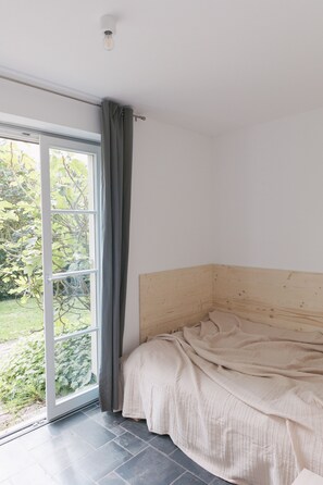 3 bedrooms, travel cot, WiFi, bed sheets