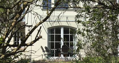 Remise ground floor - garden apartment with wood-burning stove and terrace