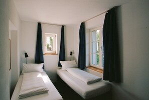 3 bedrooms, travel cot, WiFi, bed sheets