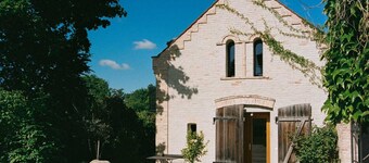 REMISE ground floor: Garden apartment with wood-burning stove, terrace and water access