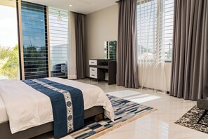 5 bedrooms, in-room safe, desk, iron/ironing board